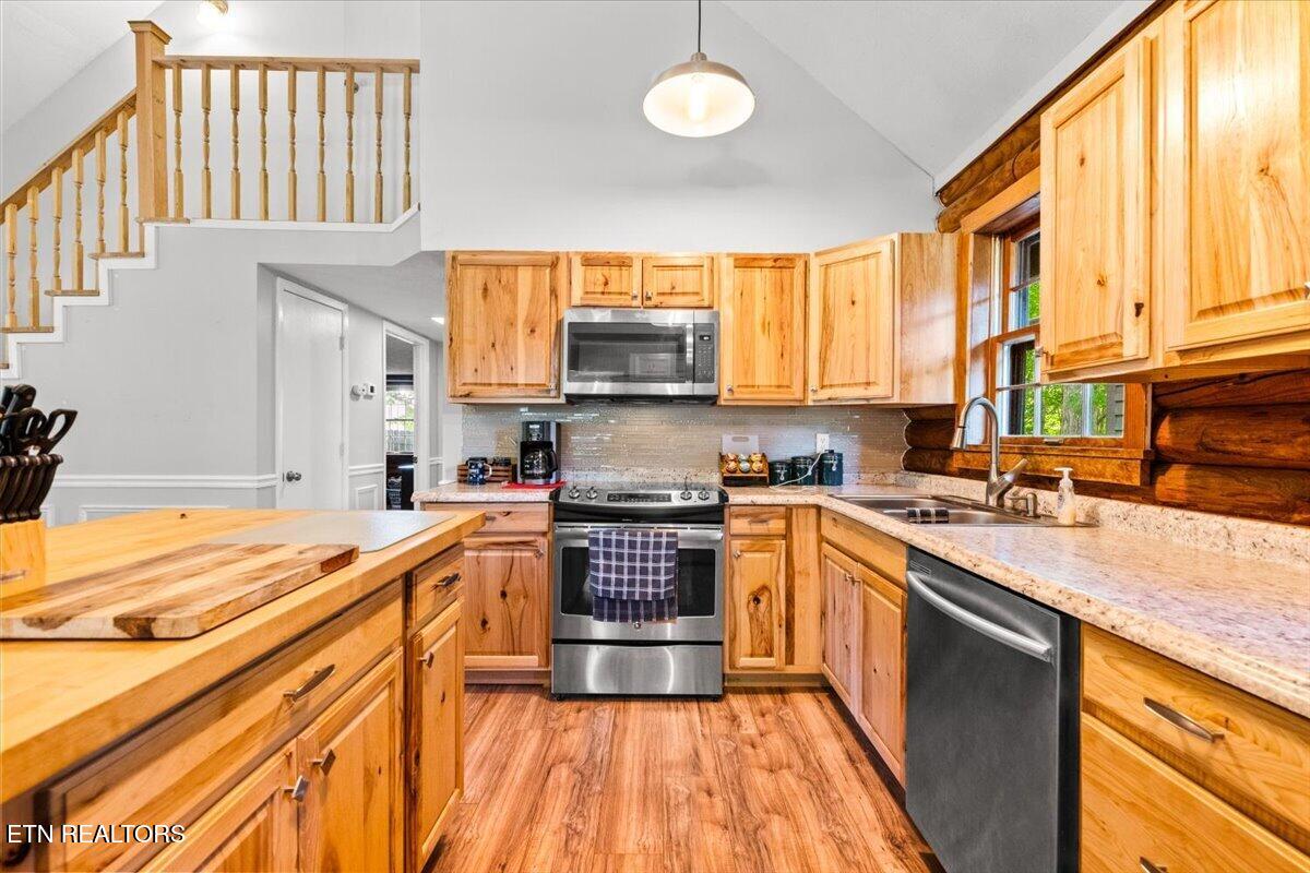 186 Indian Creek Road Jacksboro, TN 37757 - Photo 11 of 38 Kitchen