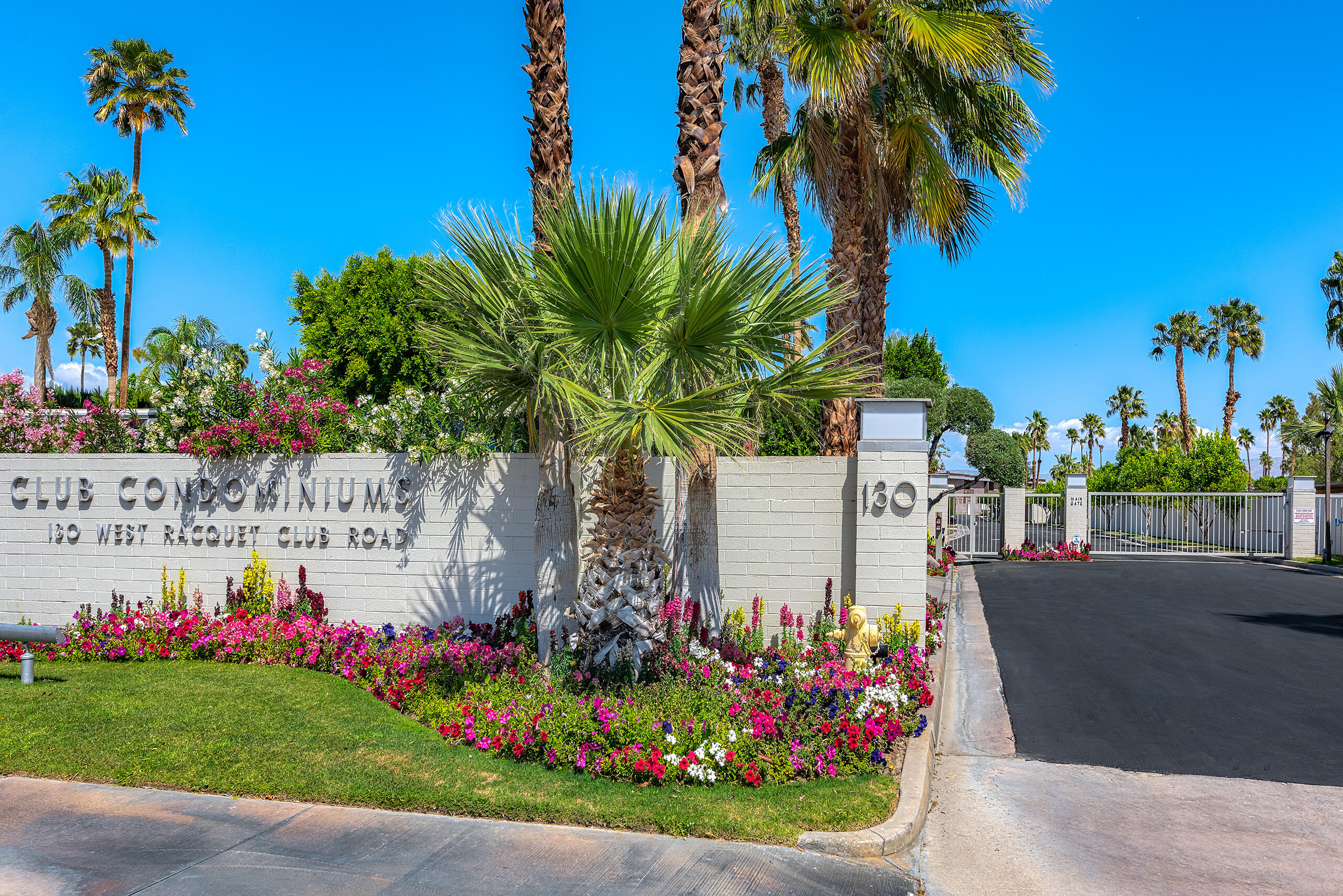 130 West Racquet Club Road, Unit 302 Palm Springs, CA 92262 - Photo 1 of 6 1228182-2628