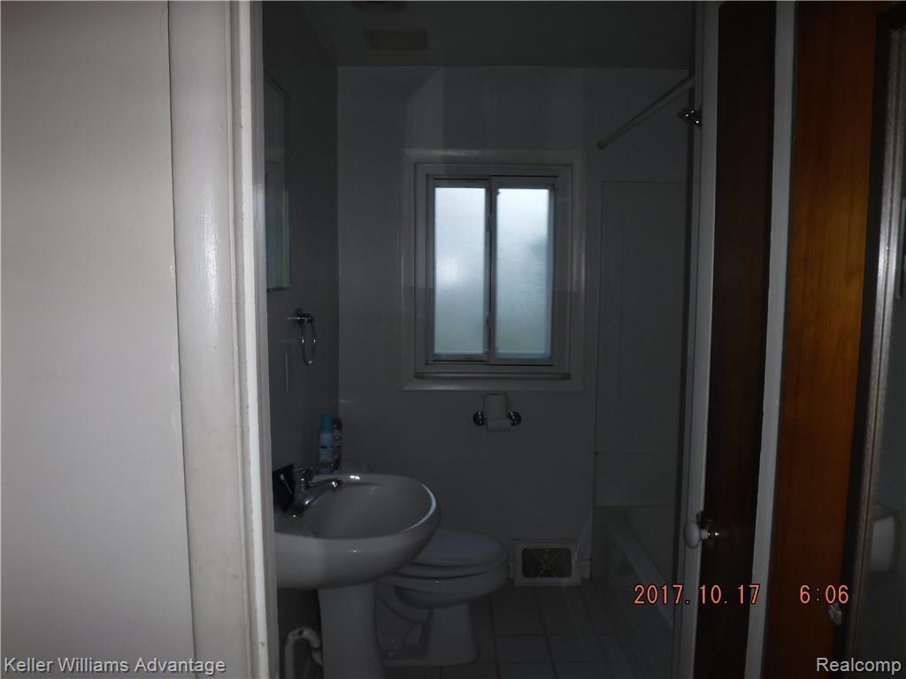 3850 Elmhurst Road Waterford, MI 48328 - Photo 3 of 20 elm13.jpg