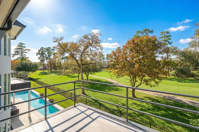 a view of a tennis court