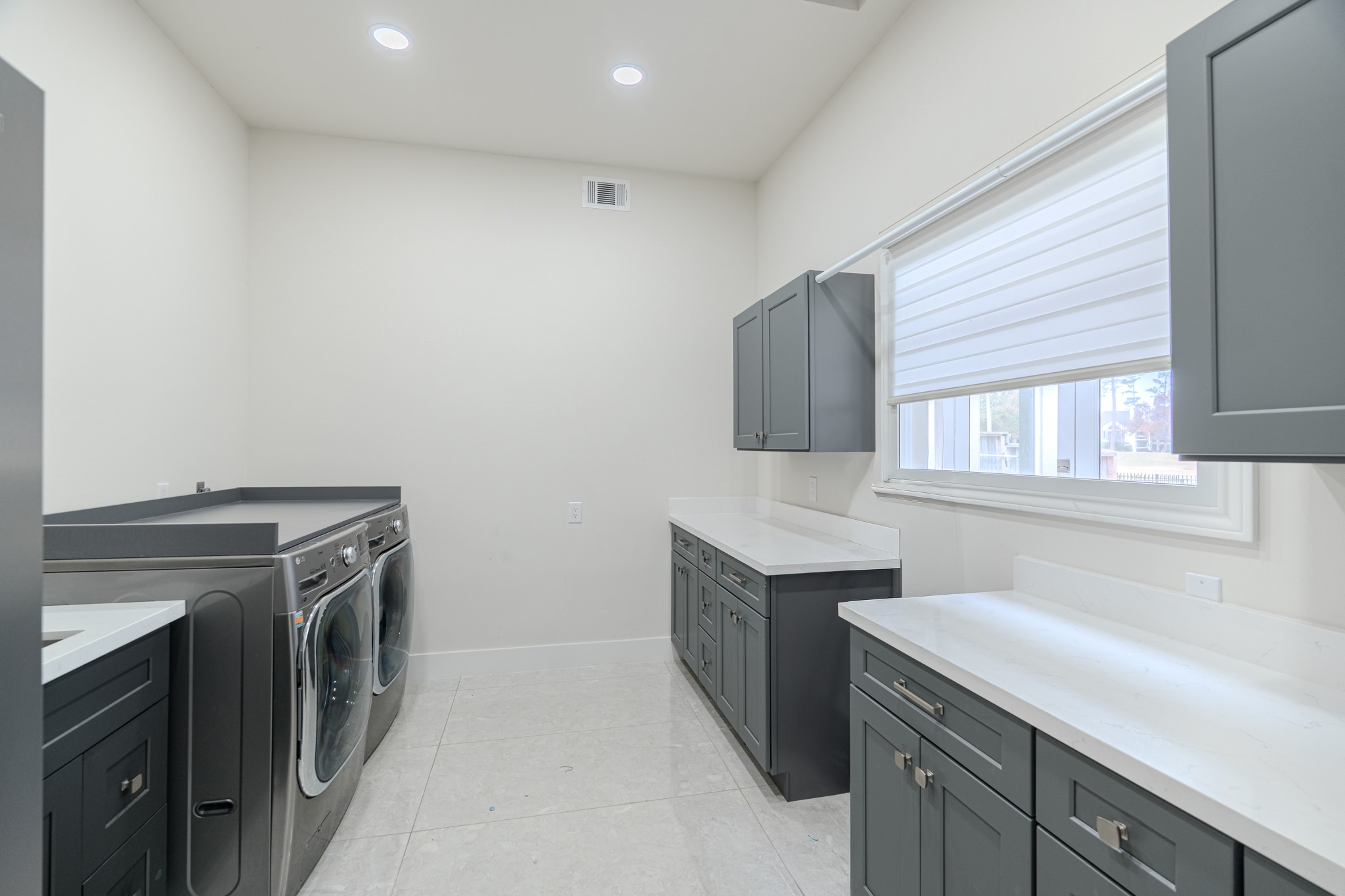 6510 Sussex Court Spring, TX 77389 - Photo 41 of 47 a utility room with dryer and washer