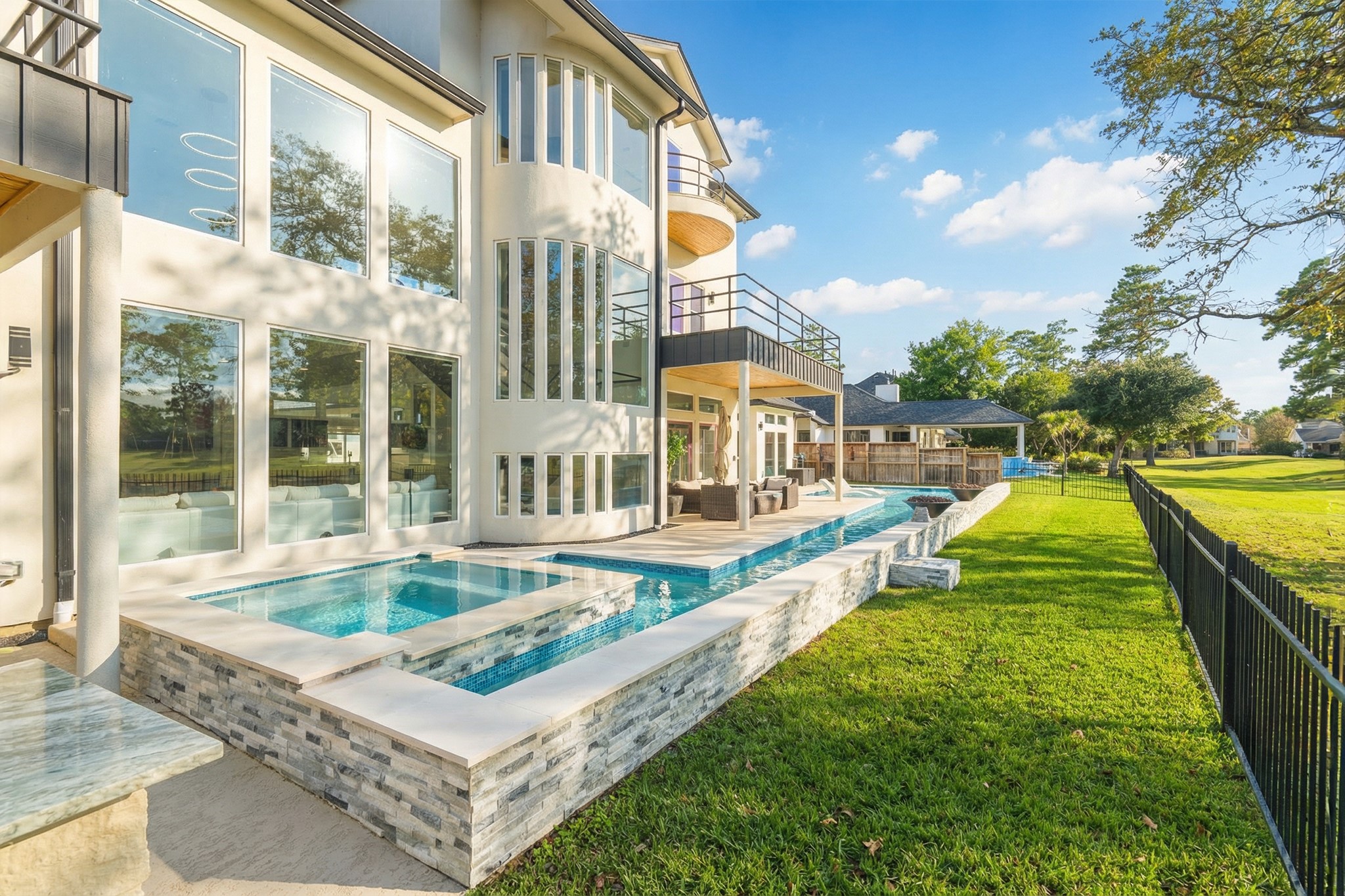 6510 Sussex Court Spring, TX 77389 - Photo 42 of 47 a view of a house with swimming pool and sitting area