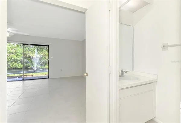 $1,950 | 935 Sunridge Way, Unit B4, Sarasota, FL 34234