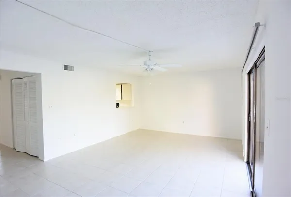 $1,950 | 935 Sunridge Way, Unit B4, Sarasota, FL 34234