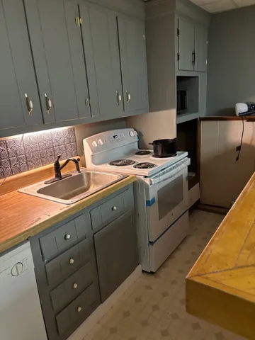 $1,650 | 366 Old Lake Shore Road, Unit B, Gilford, NH 03249