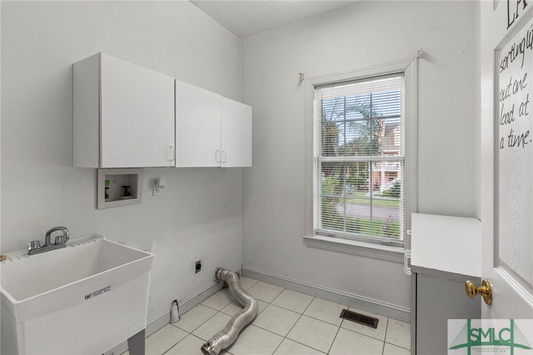 113 Brevard Point Road Savannah, GA 31410 - Photo 21 of 49 Laundry on Main by Kitchen
