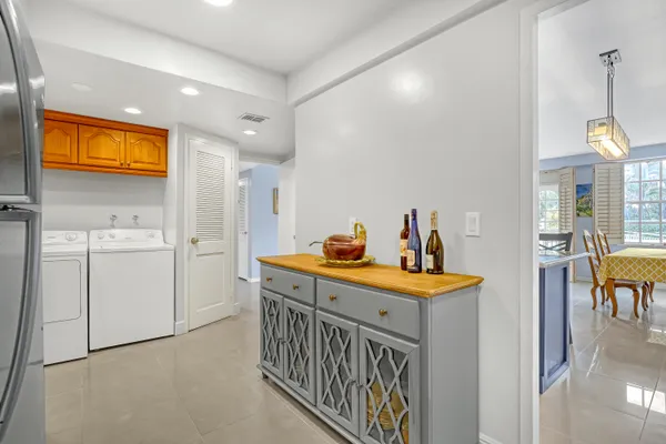 a kitchen that has a lot of cabinets in it