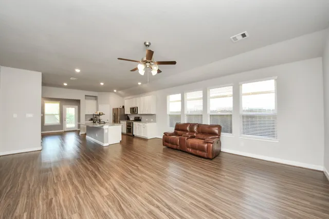 $2,400 | 24247 Prairie Glen Lane, Katy, TX 77493