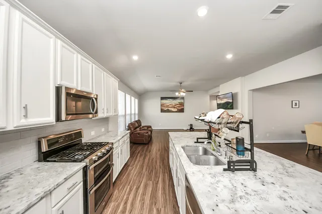 $2,400 | 24247 Prairie Glen Lane, Katy, TX 77493