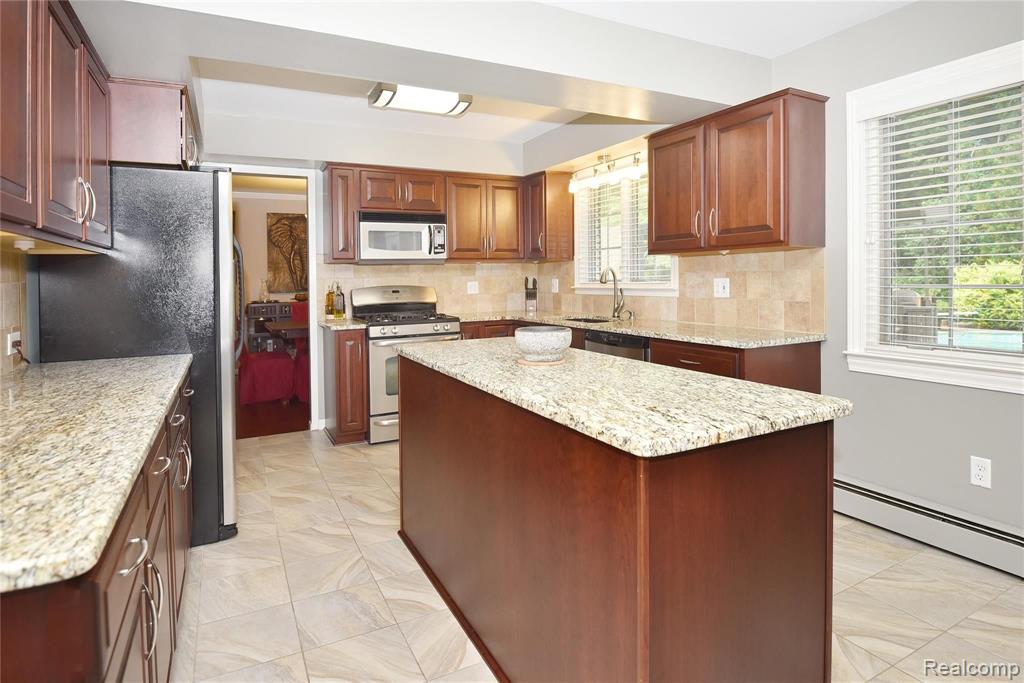 6937 Beach Road Troy, MI 48098 - Photo 13 of 39