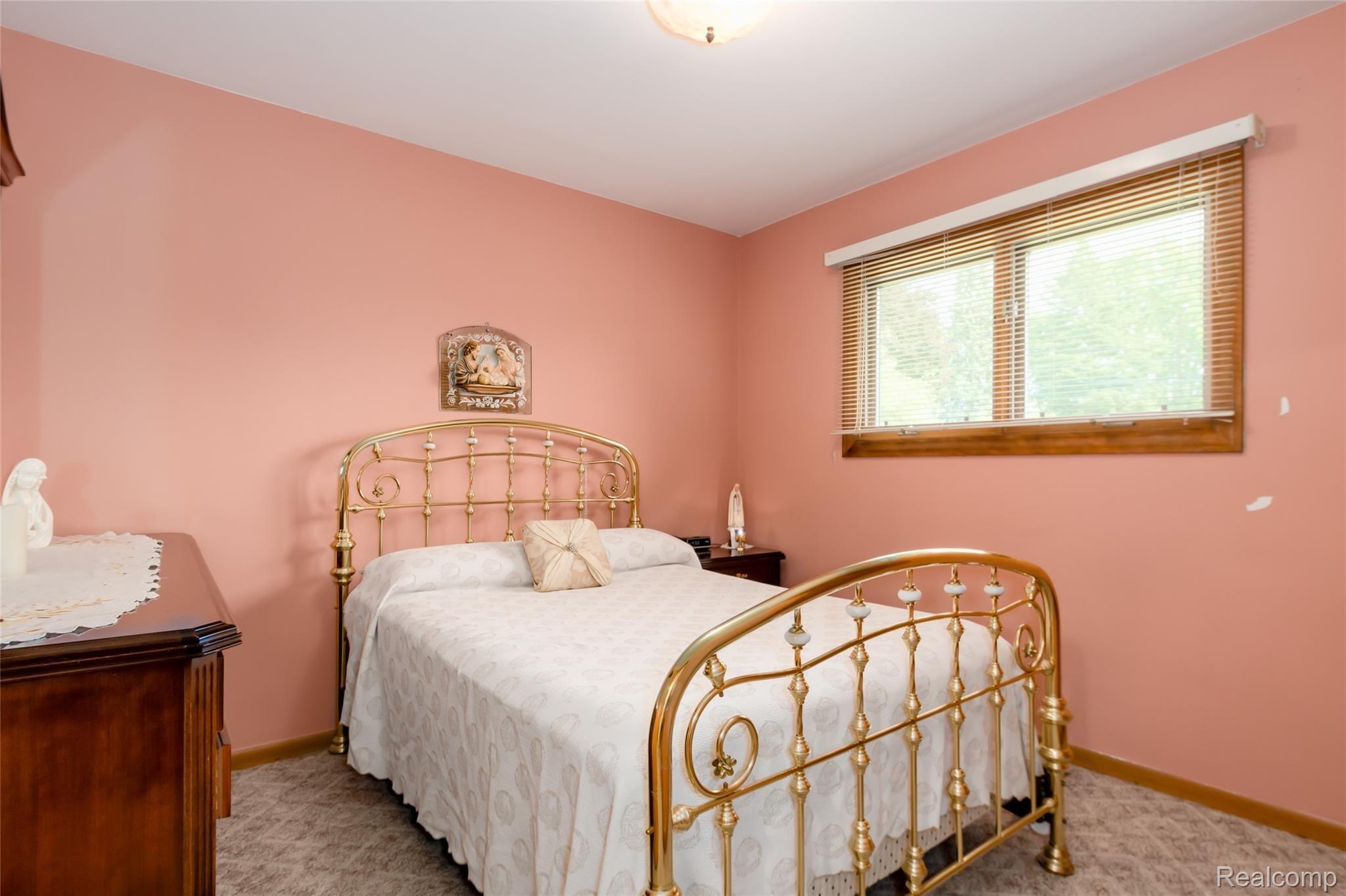 11056 Racine Road Warren, MI 48093 - Photo 13 of 24 13.jpg
