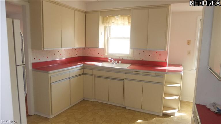 4398 Baintree Road University Heights, OH 44118 - Photo 6 of 10 SPACIOUS KITCHEN