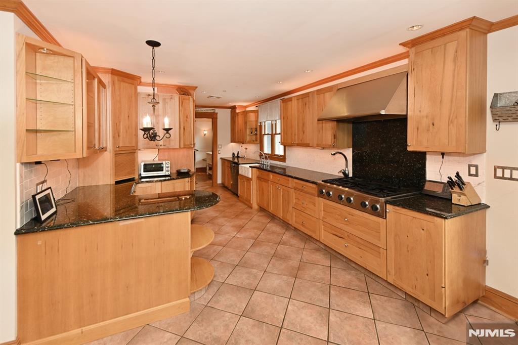 8 Myrtle Street Montvale, NJ 07645 - Photo 14 of 38