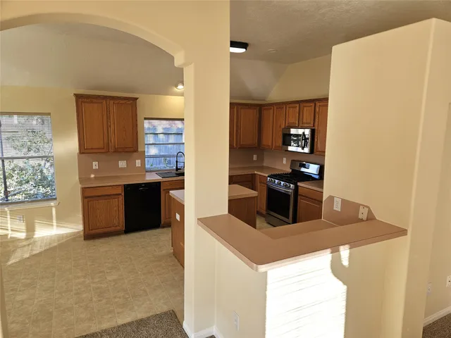 $2,250 | 2121 Crimson Lake Lane, League City, TX 77573