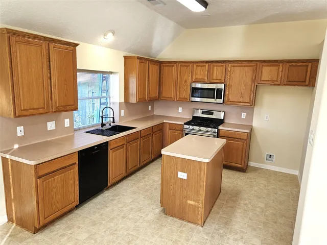 $2,250 | 2121 Crimson Lake Lane, League City, TX 77573