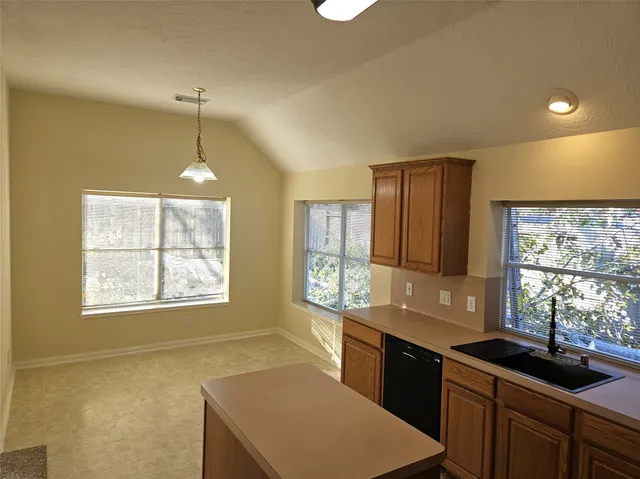 $2,250 | 2121 Crimson Lake Lane, League City, TX 77573