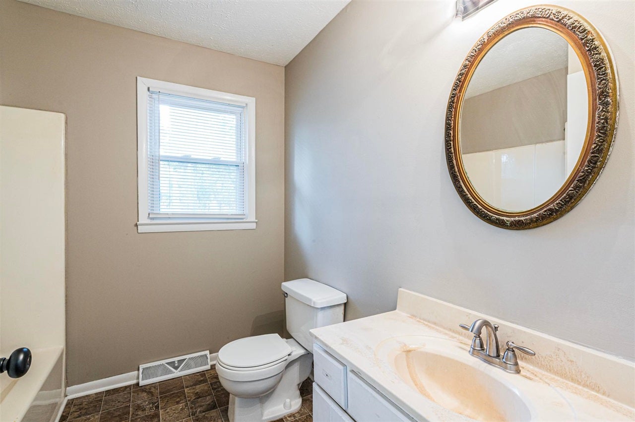 2120 Robin Road Bowling Green, KY 42101 - Photo 17 of 26 Gallery Image 17
