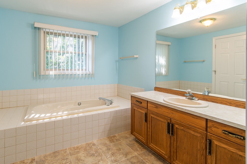 302 Fox Run Road, Unit 302 Hudson, NH 03051 - Photo 16 of 29
