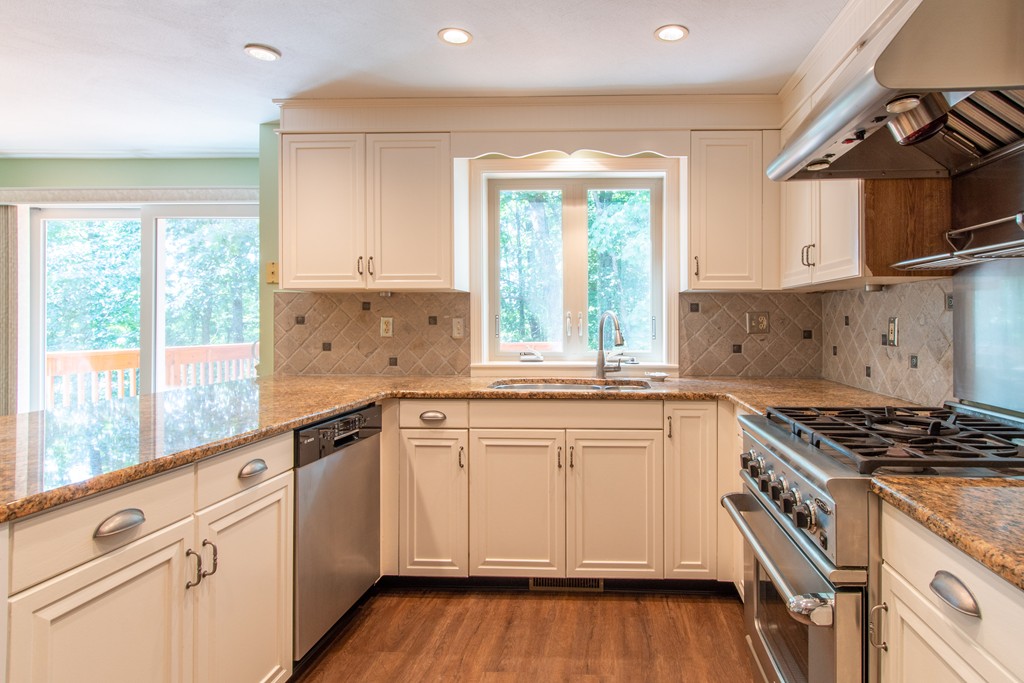 302 Fox Run Road, Unit 302 Hudson, NH 03051 - Photo 8 of 29