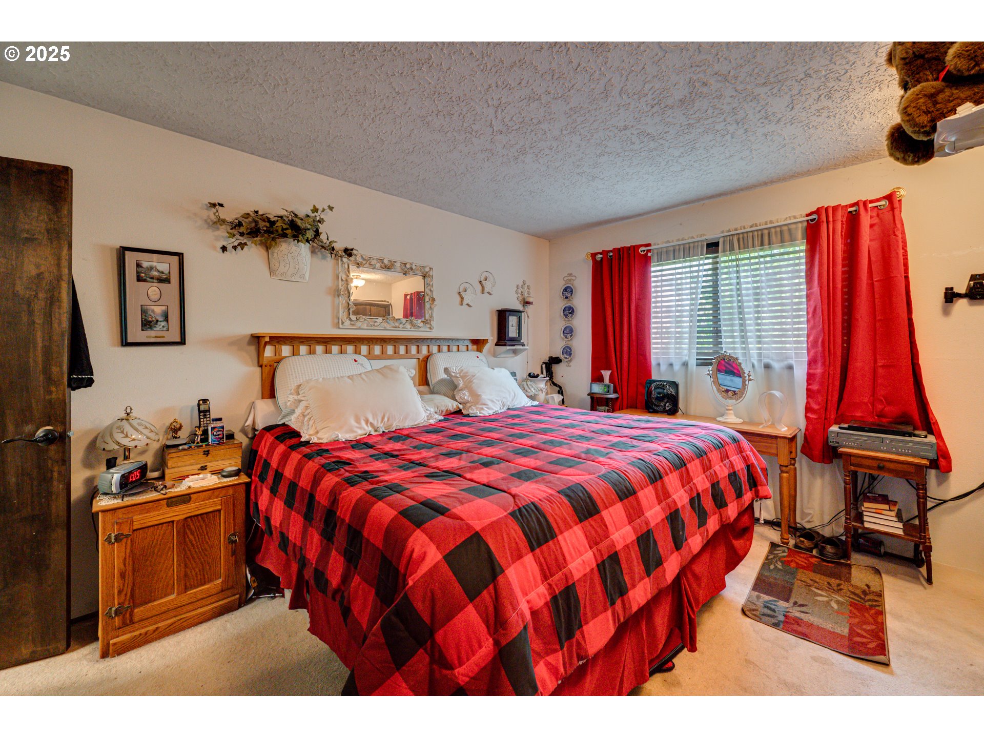 1415 Cloverdale Road Kalama, WA 98625 - Photo 16 of 39 a bedroom with a bed and window