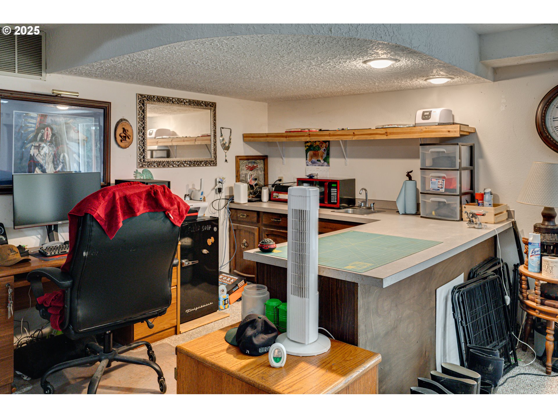 1415 Cloverdale Road Kalama, WA 98625 - Photo 23 of 39 a workspace with furniture and a flat screen tv