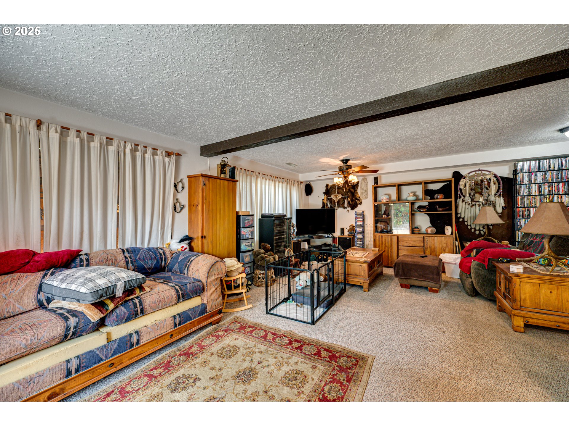 1415 Cloverdale Road Kalama, WA 98625 - Photo 24 of 39 a living room with furniture and a window