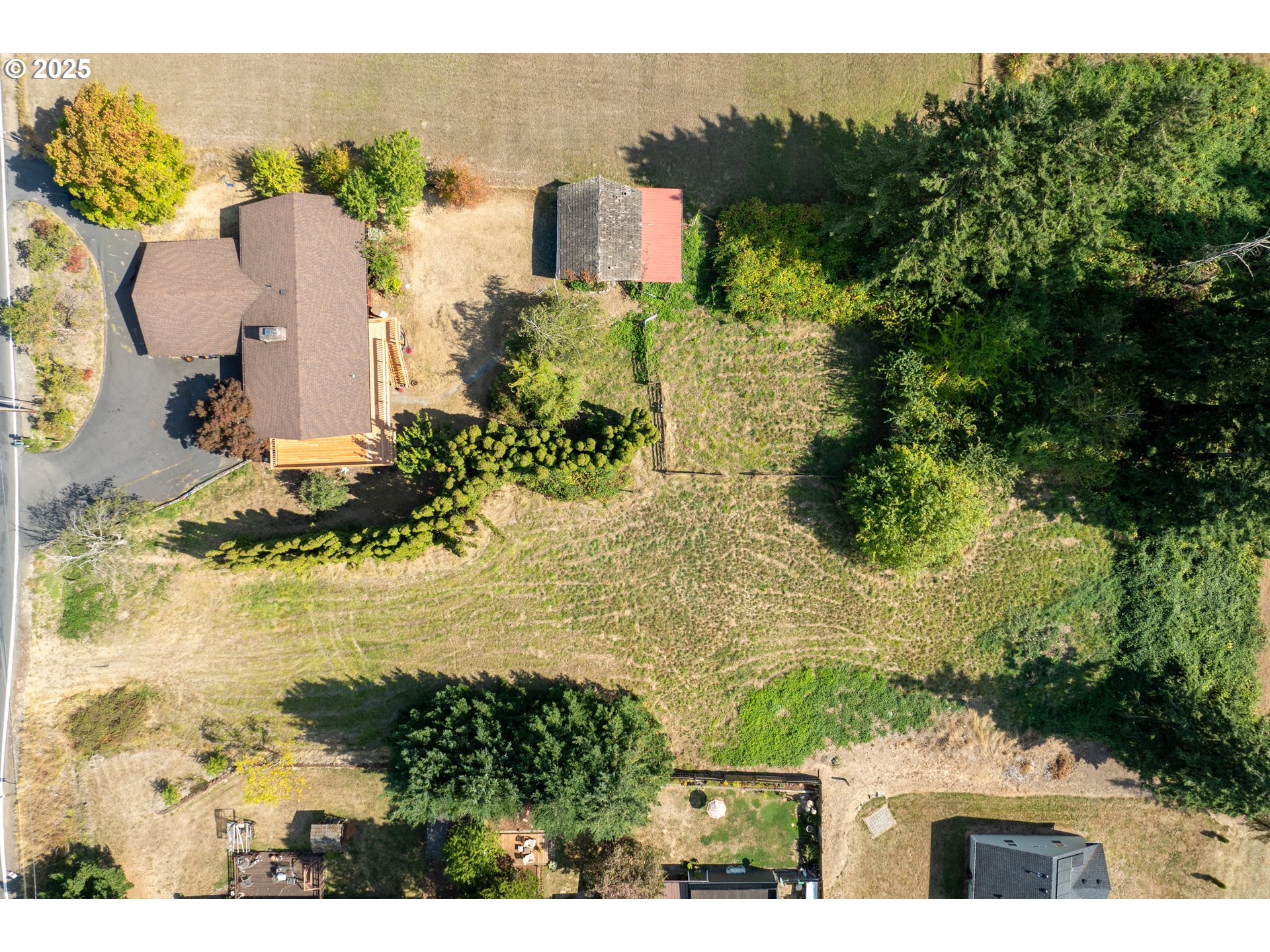 1415 Cloverdale Road Kalama, WA 98625 - Photo 36 of 39 aerial view of a house with a yard and trees in the back