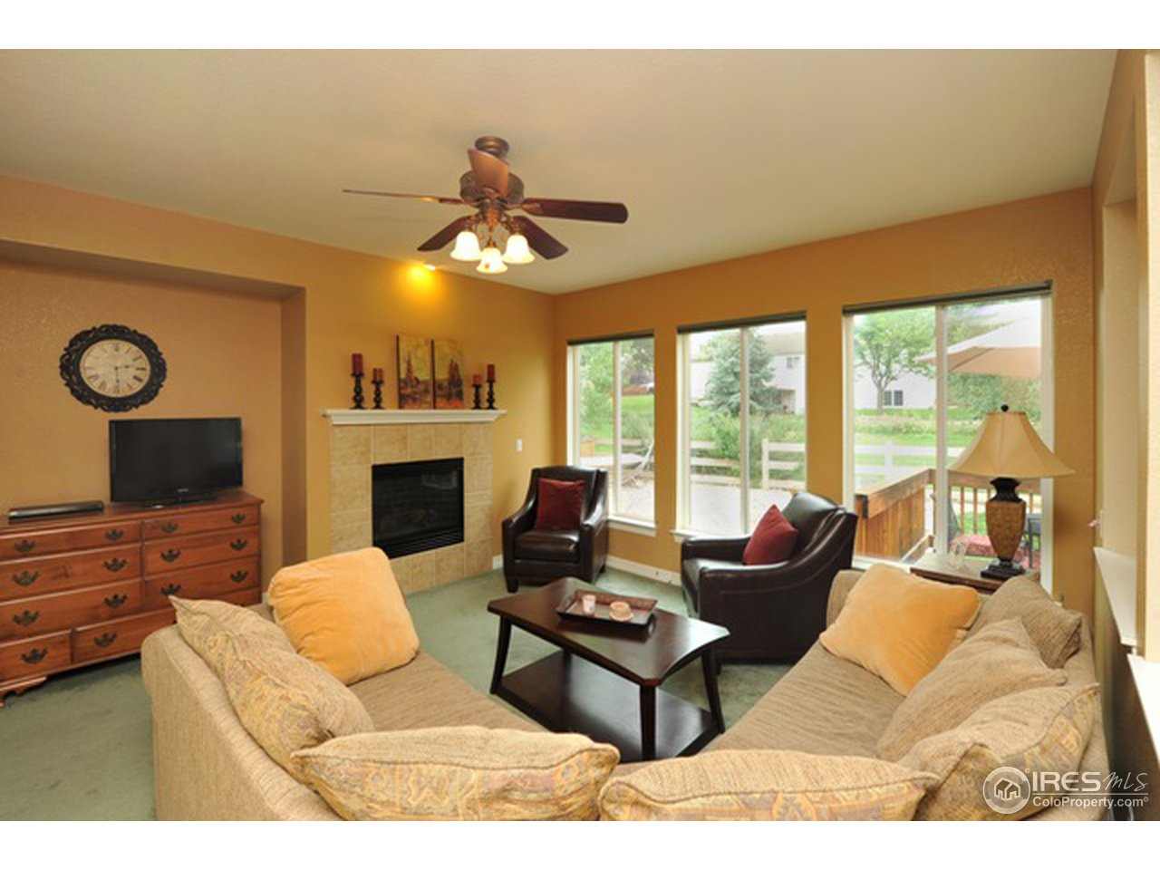 609 Americana Road Longmont, CO 80504 - Photo 7 of 25 family room