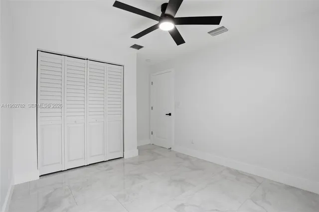 a view of entryway in front of house