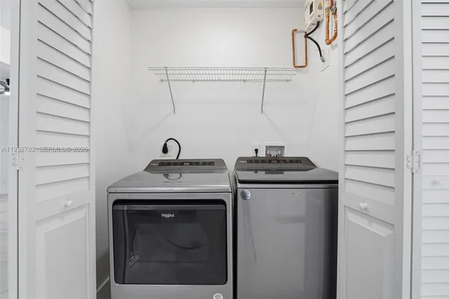 a view of a house with backyard and trees