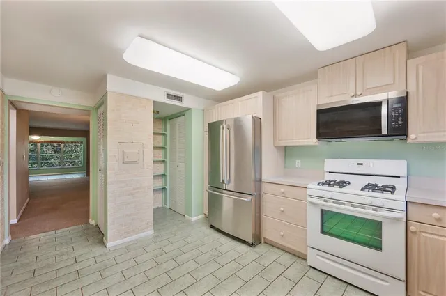 $85,000 | 400 El Camino Drive, Unit 202, Winter Haven, FL 33884