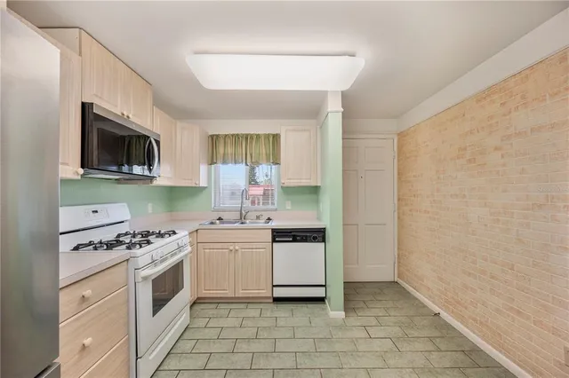 $85,000 | 400 El Camino Drive, Unit 202, Winter Haven, FL 33884