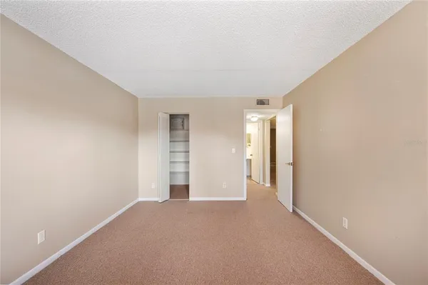 $75,000 | 400 El Camino Drive, Unit 202, Winter Haven, FL 33884