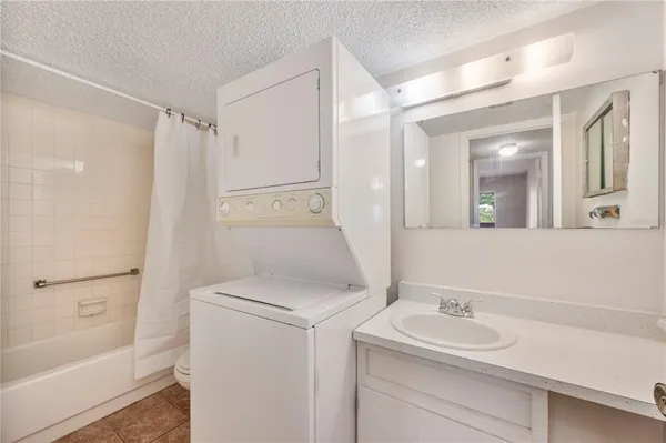 $75,000 | 400 El Camino Drive, Unit 202, Winter Haven, FL 33884