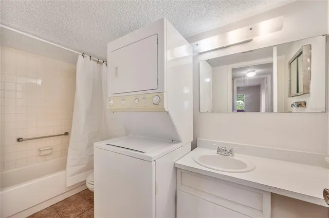 $85,000 | 400 El Camino Drive, Unit 202, Winter Haven, FL 33884