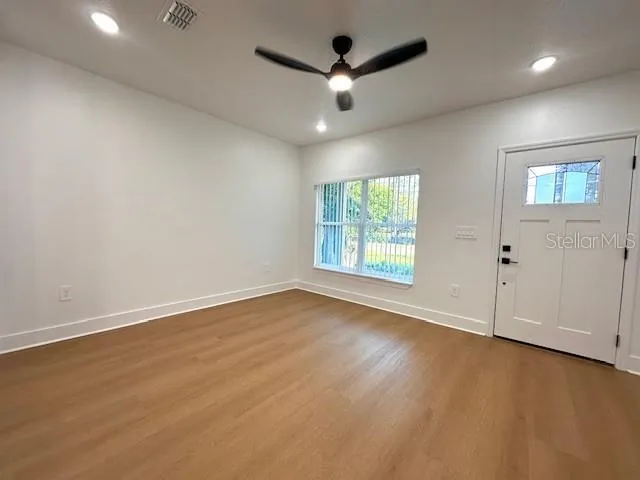 $1,900 | 250 East Collins Street, Umatilla, FL 32784