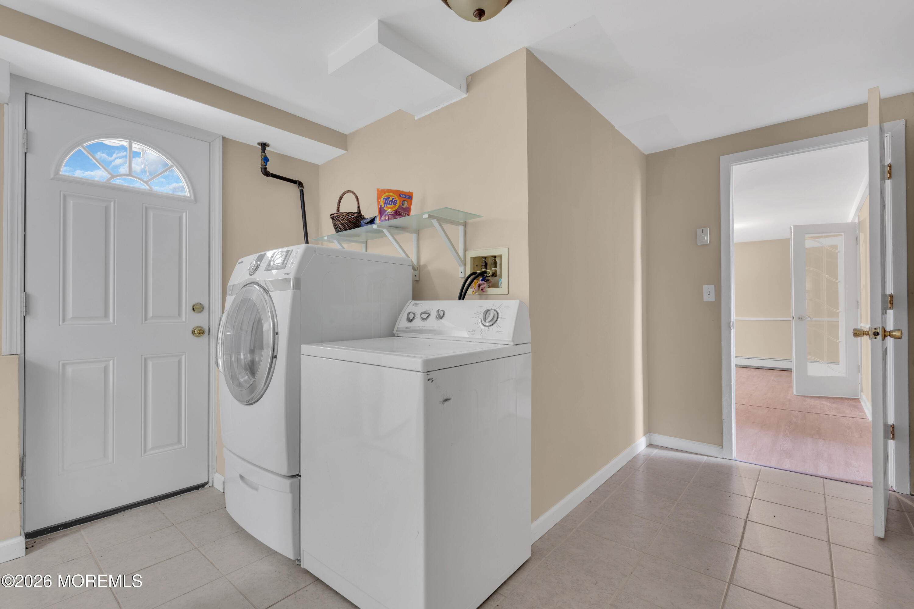 400 Diamond Road Jackson, NJ 08527 - Photo 21 of 53 laundry with acces to patio
