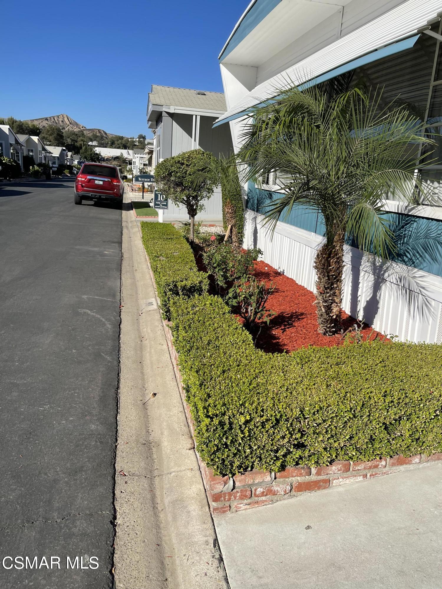 195 Tierra Rejada Road, Unit 98 Simi Valley, CA 93065 - Photo 5 of 35 A51B6DA7-32B0-445D-9B45-E0A808B36B2E
