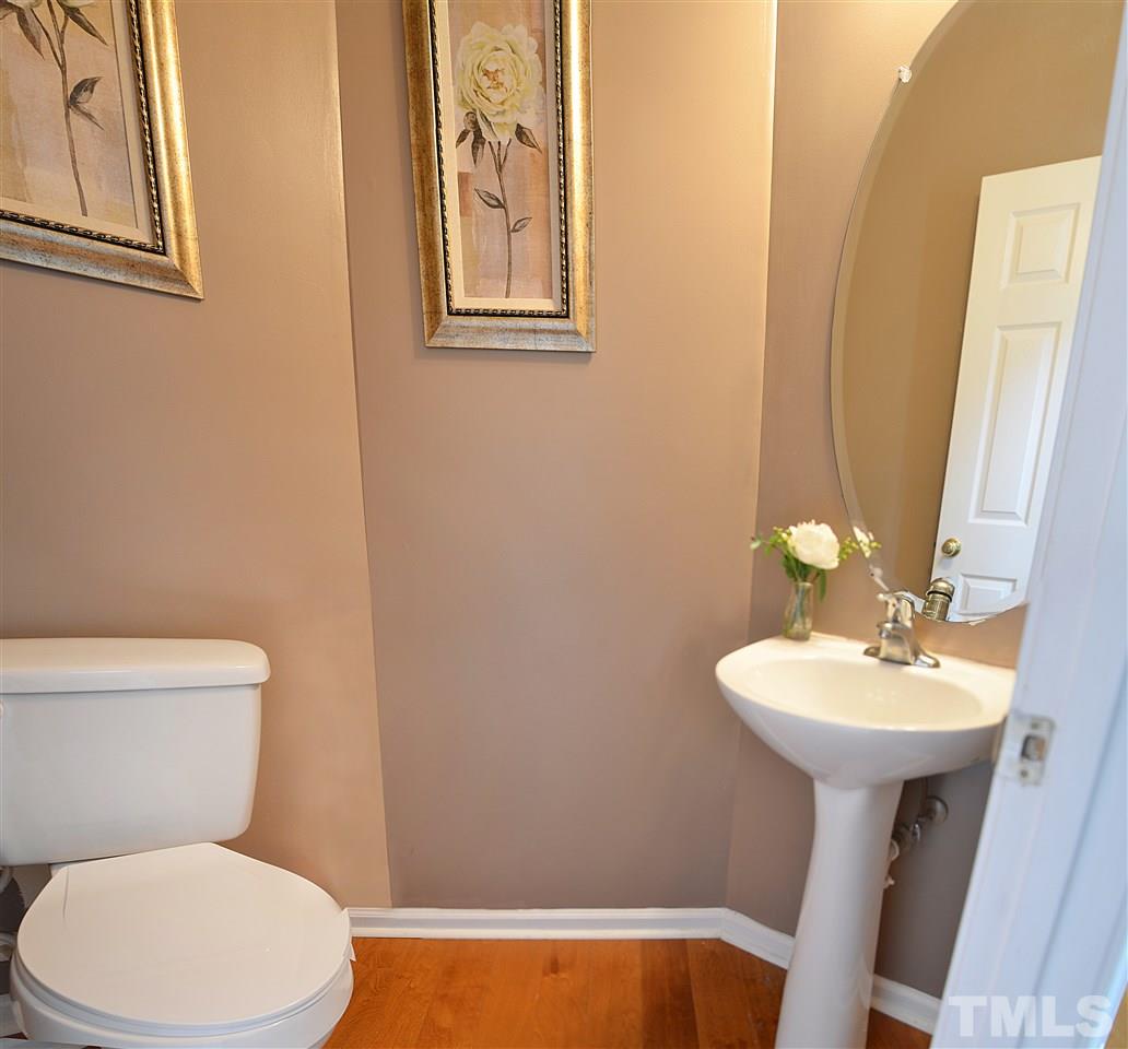 5724 Keowee Way Raleigh, NC 27616 - Photo 9 of 25 Gallery Image 9