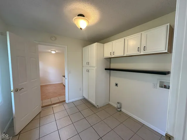 $211,750 | 5105 South Breezewood Drive, Muncie, IN 47302