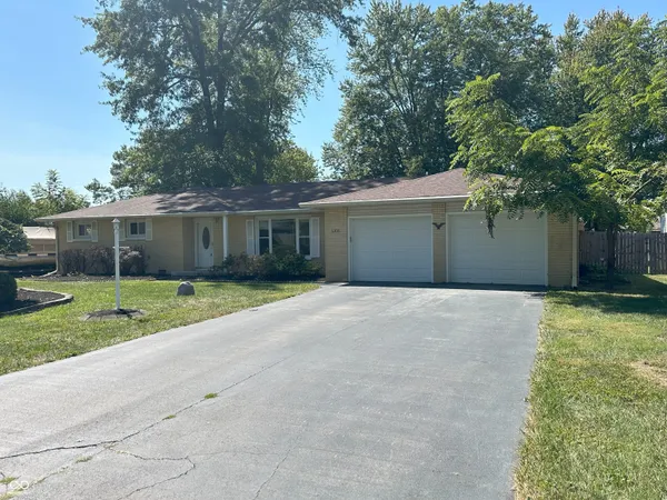 $215,000 | 5105 South Breezewood Drive, Muncie, IN 47302
