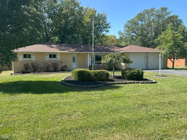 $211,750 | 5105 South Breezewood Drive, Muncie, IN 47302