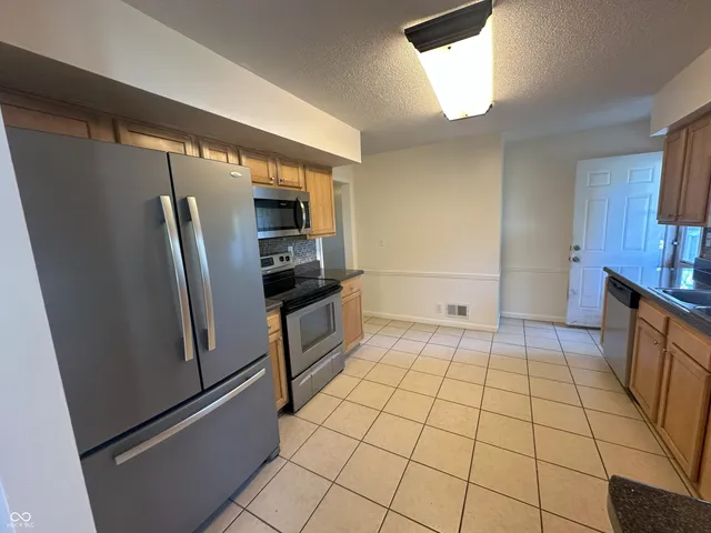 $211,750 | 5105 South Breezewood Drive, Muncie, IN 47302