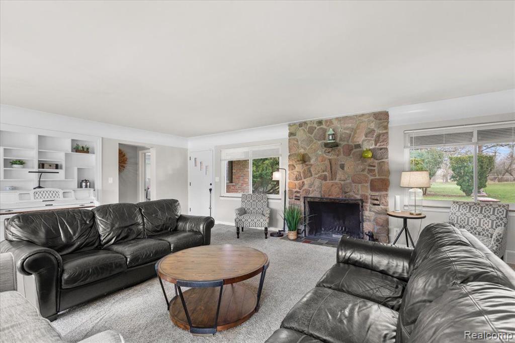 1933 John R Road Rochester Hills, MI 48307 - Photo 14 of 60