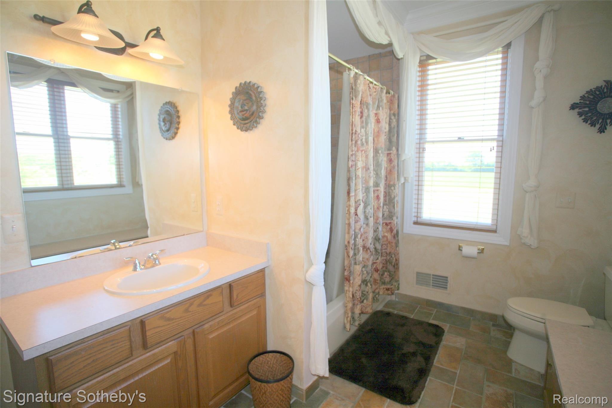 1720 Braidwood Road Memphis, MI 48041 - Photo 23 of 60 Dual Entry Bath