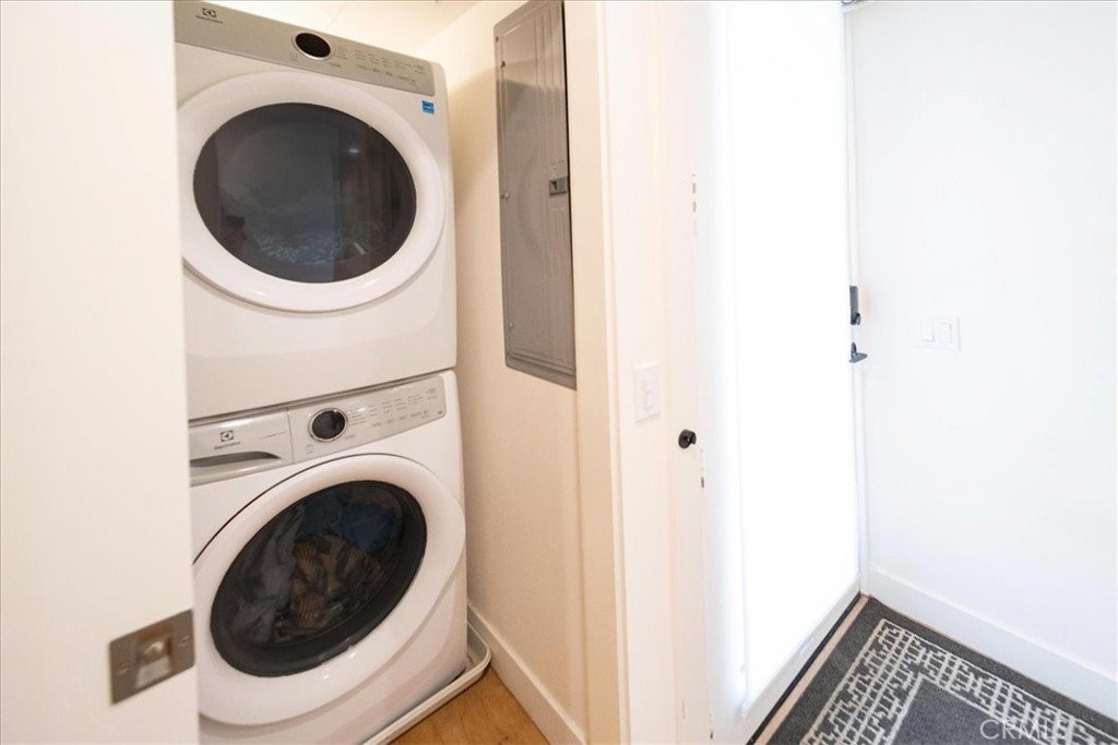3632 Garfield Street Carlsbad, CA 92008 - Photo 32 of 50 a utility room with dryer and washer
