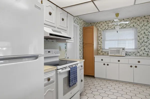 $410,000 | 2028 Southwest 19th Avenue, Boynton Beach, FL 33426