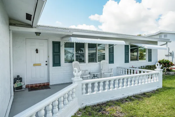 $410,000 | 2028 Southwest 19th Avenue, Boynton Beach, FL 33426