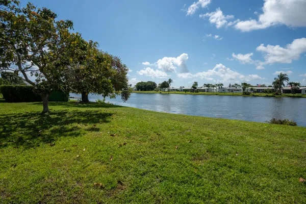 $410,000 | 2028 Southwest 19th Avenue, Boynton Beach, FL 33426