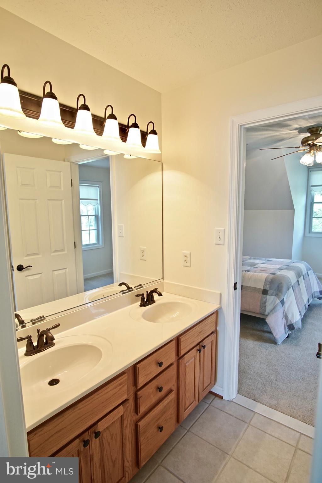 13785 Waverly Point Road Newburg, MD 20664 - Photo 45 of 65 Upper Level - Jack & Jill Bath